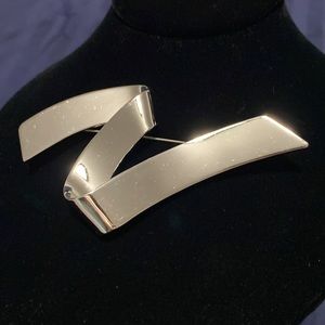 Beautiful Monet ribbon brooch in Silver-tone metal.